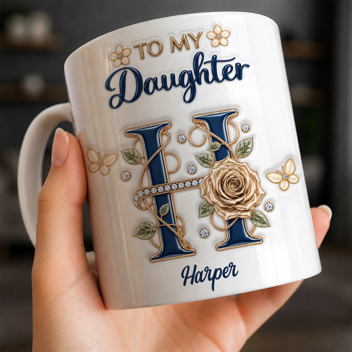 Personalisiert für meine Tochter: Marineblaue Initiale & Champagner-Rose Keramiktasse – Individuelles Namensgeschenk von Mama an Tochter