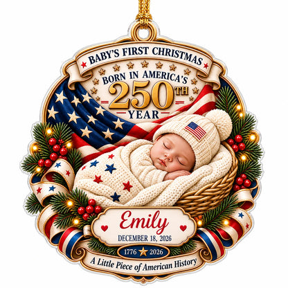 Personalisierter Acryl-Weihnachtsbaumschmuck „Baby's First Christmas America 250“ – schlafendes Baby im Körbchen – Geschenk mit individuellem Namen & Geburtsdatum für Babys