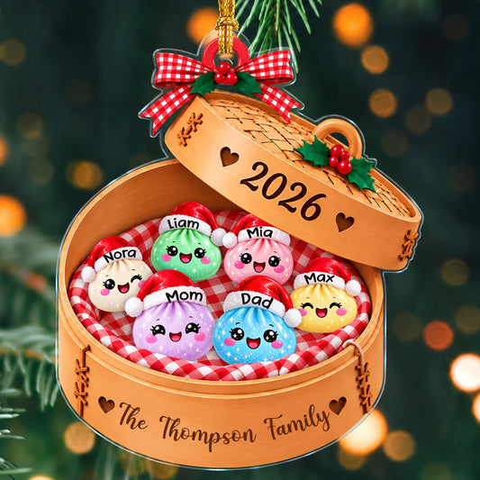 Personalisierter Weihnachtsanhänger aus Acryl: Familie im Dampfgarer mit Nikolausmützen und Karomuster – Geschenk für die Familie