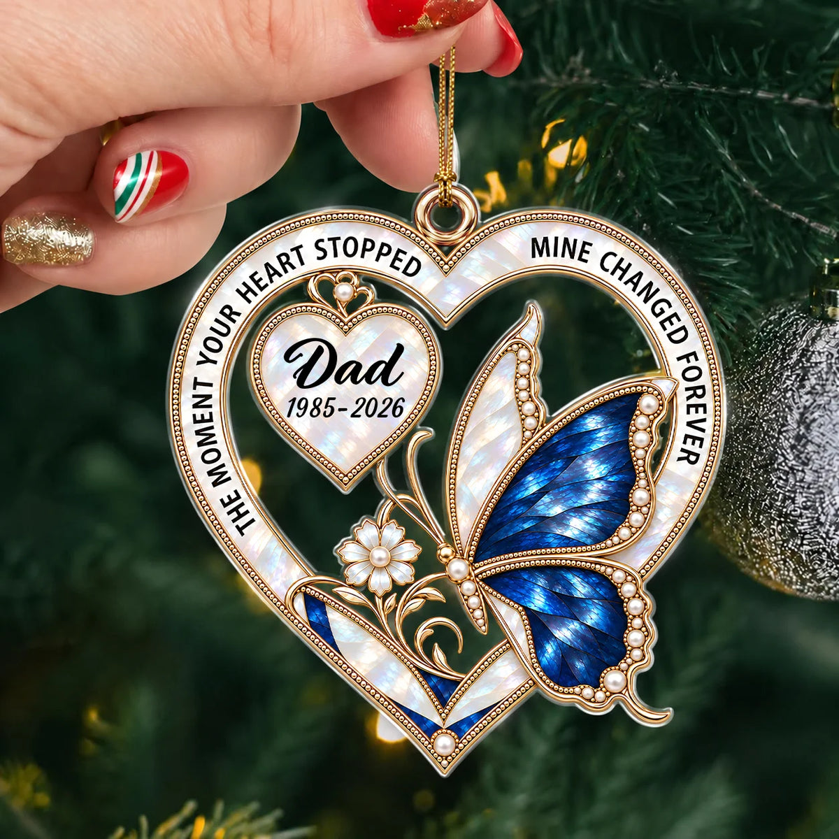 Personalisiertes Herz- & Schmetterlings-Acryl-Weihnachtsornament – Gedenkgeschenk im Perlen-Stil zur Erinnerung an geliebte Menschen