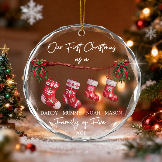 Personalisierter Weihnachtsstrumpf-Anhänger für die Familie – Individuelles Geschenk aus Keramik oder Glas mit Wunschnamen