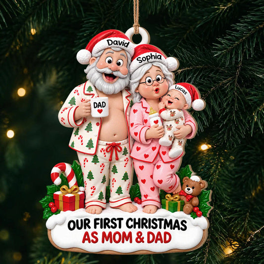 Ornement en bois personnalisé « Notre premier Noël en tant que maman et papa » – Cadeau pour nouveaux parents avec motifs de pyjamas de Noël et biberon, prénoms personnalisables