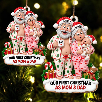 Personalisierter Holz-Weihnachtsschmuck „Unser erstes Weihnachten als Mama & Papa“ – Familien-Weihnachtspyjama & Babyflasche, individuelles Geschenk mit Namen für frischgebackene Eltern