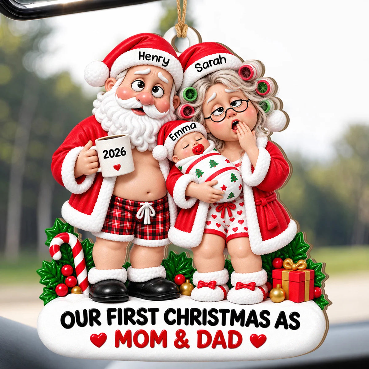 Personalisierter lustiger Weihnachtsanhänger aus Holz für frischgebackene Eltern – Erschöpfter Weihnachtsmann & Weihnachtsfrau mit Baby, Unser erstes Weihnachten als Mama & Papa, personalisierbare Namen & Jahr, Erinnerungsgeschenk