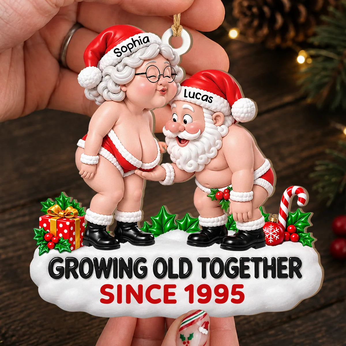 Ornement en bois personnalisé pour couple de Noël vieillissant ensemble en sous-vêtements rouges – Cadeau pour couples