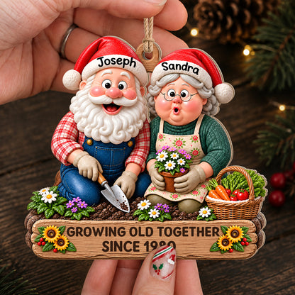 Personalisiertes Weihnachts-Holzornament für Paare – Gemeinsam alt werden seit Jahr, Weihnachtswichtel beim Gärtnern, individuelle Namen, Geschenk
