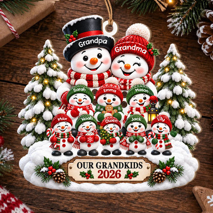 Personalisierter Schneemann-Familien-Weihnachtsschmuck aus Holz für unsere Enkelkinder – Geschenk mit verschneiten Bäumen und Wunschnamen für Oma & Opa