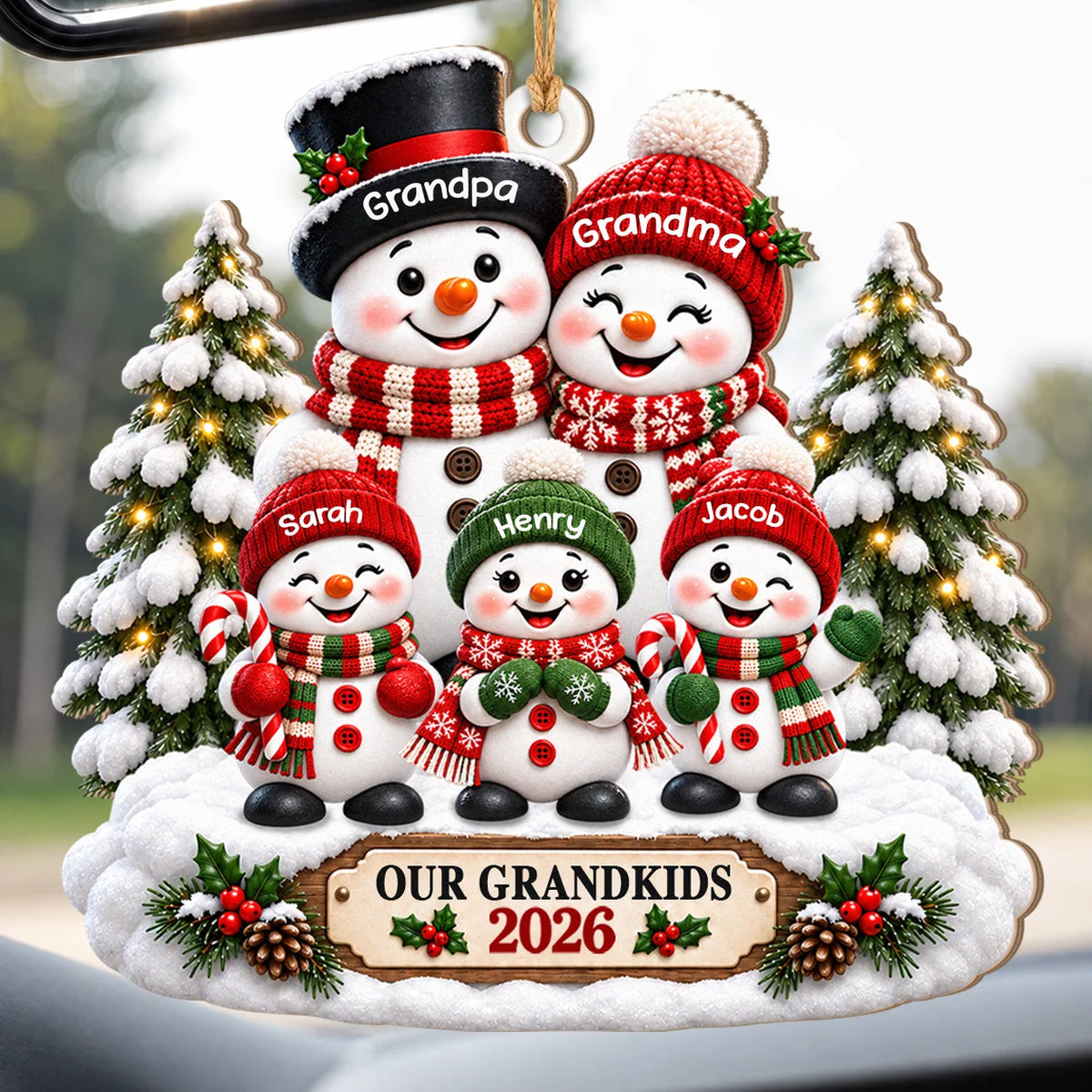 Personalisierter Schneemann-Familien-Weihnachtsschmuck aus Holz für unsere Enkelkinder – Geschenk mit verschneiten Bäumen und Wunschnamen für Oma & Opa